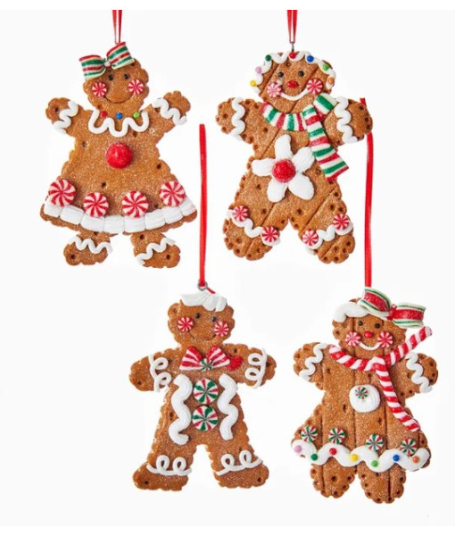 Ornement, garçon en pain d’épice avec des boutons à la menthe poivrée