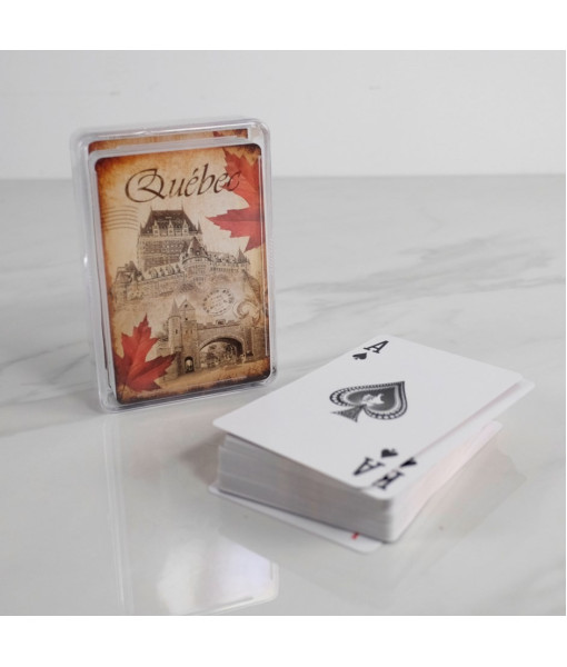 Jeu de cartes souvenir de Québec. Présente le Château Frontenac au verso des cartes
