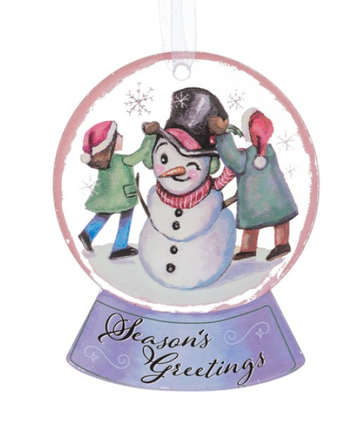 Ornement, boule à neige avec des enfants faisant un bonhomme de neige