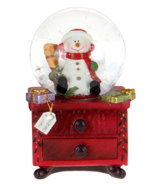 Décor de table, mini dome d'eau, Bonhomme de neige sur une commode rouge