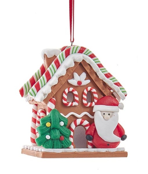 Ornement de Noël maison en pain d'épice et bonbon à la menthe poivrée.