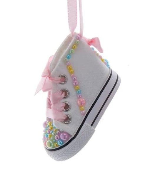 Ornement, chaussure de bébé avec des perles