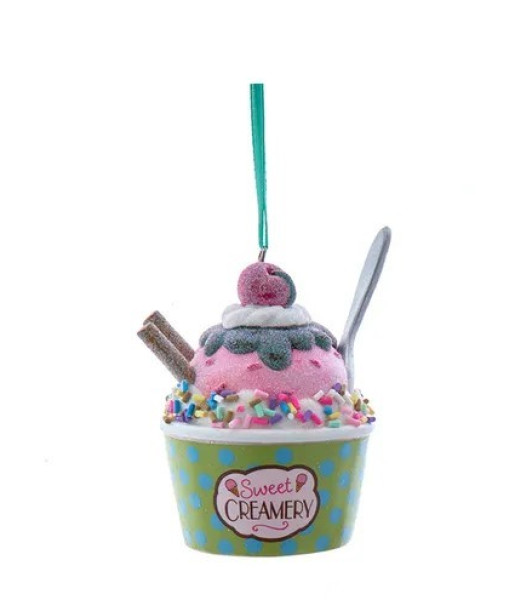 Ornement, glace rose dans une coupe