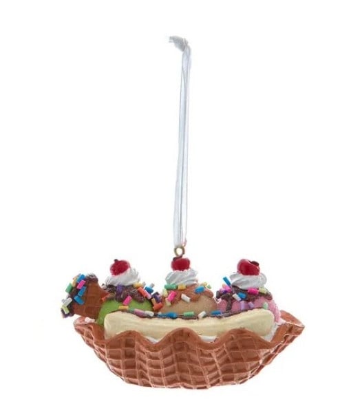 Ornement, sundae à la glace dans une coupe en gaufrette